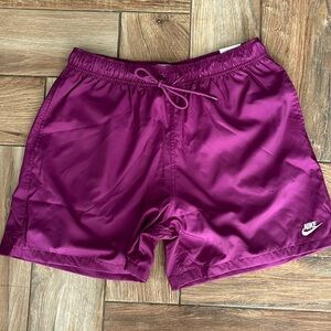 New men’s Nike purple large standard above the knee workout shorts back pocket